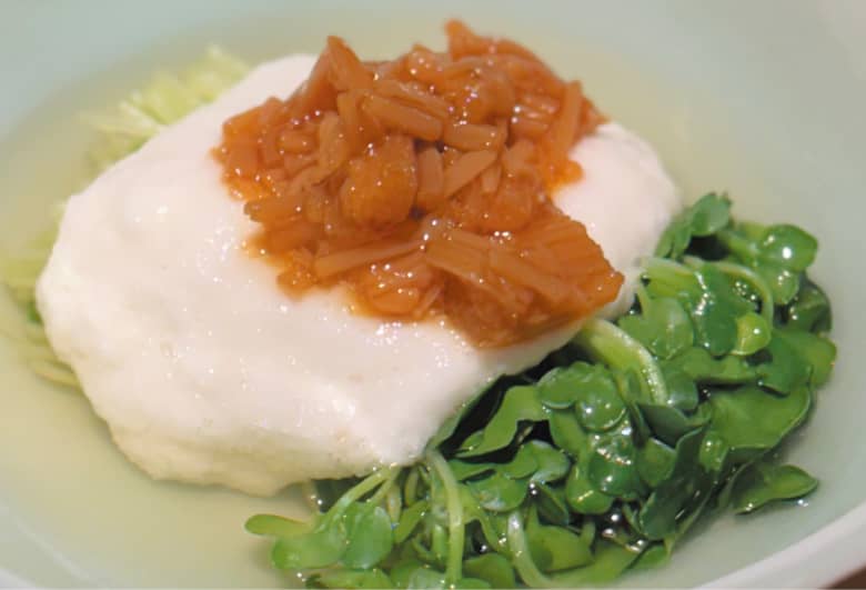 とろろとなめ茸、かいわれ大根のおでん